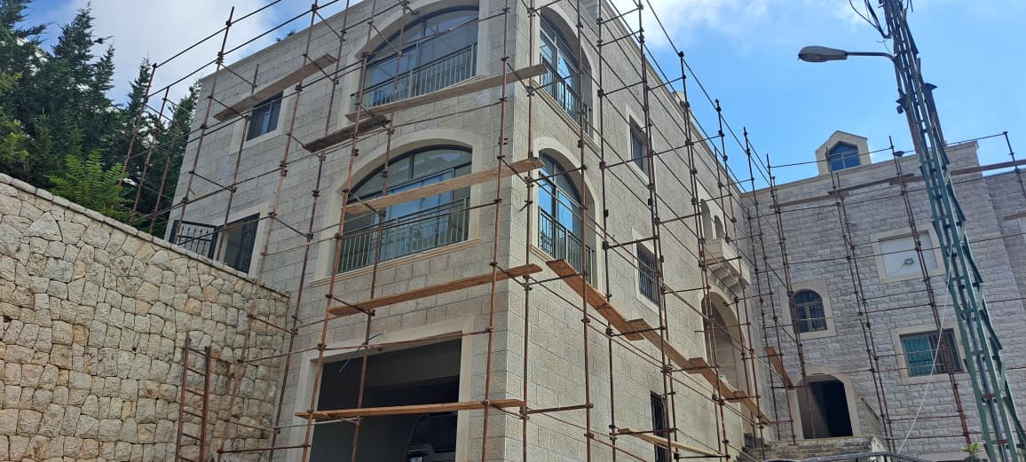 فيلا فاخرة مع سقالات لف في بعبدا، لبنان.