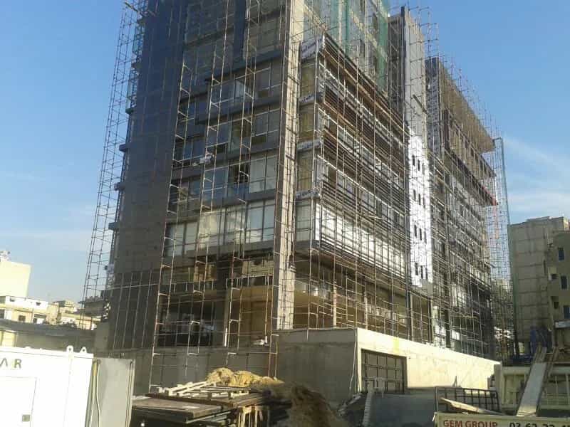 منظر بديل لسقالات واجهة عالية الحمولة من 14 طوابقاً في بعبدا.